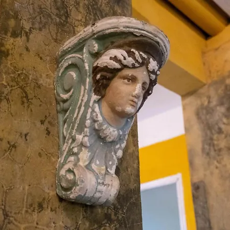 Casa De Columnas *