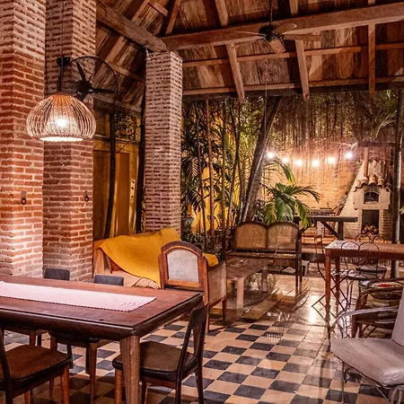 Casa De Columnas